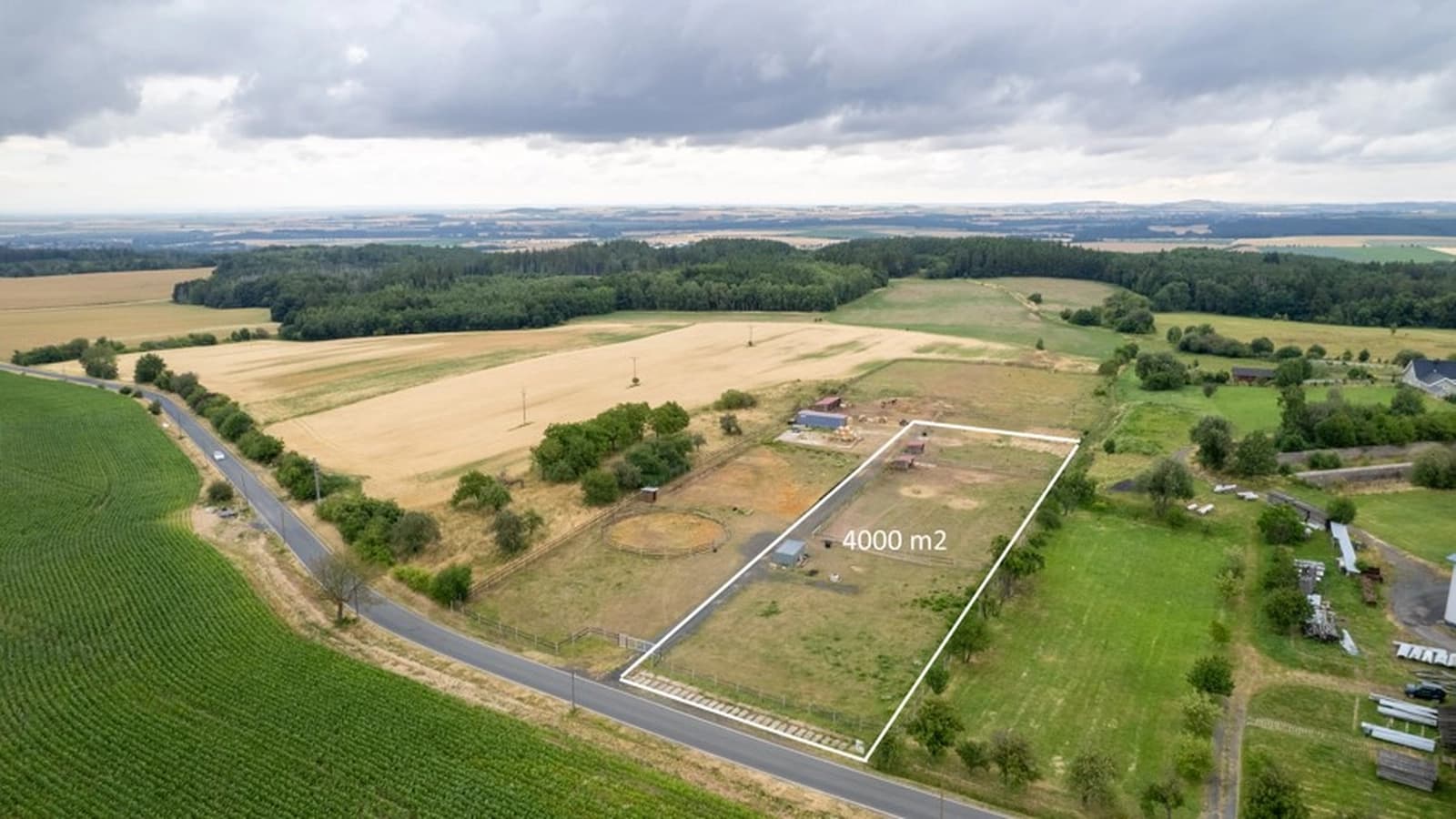 Stavební pozemek 4000 m2 jen 40min. od Prahy